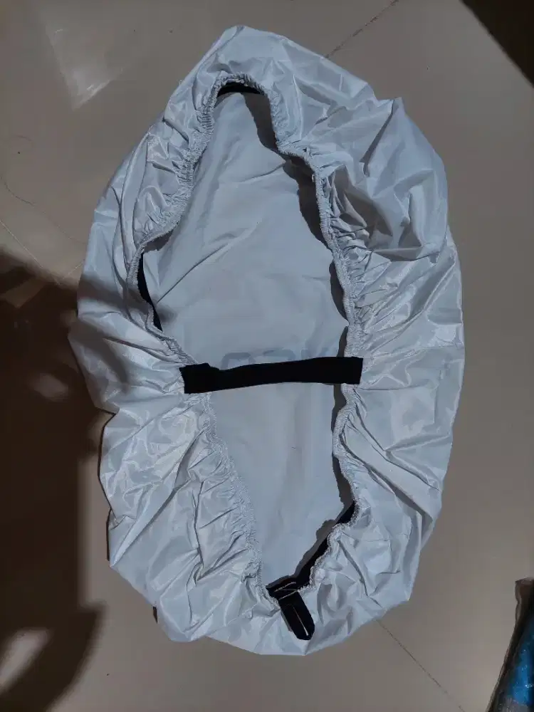 Pelindung tas punggung dari hujan