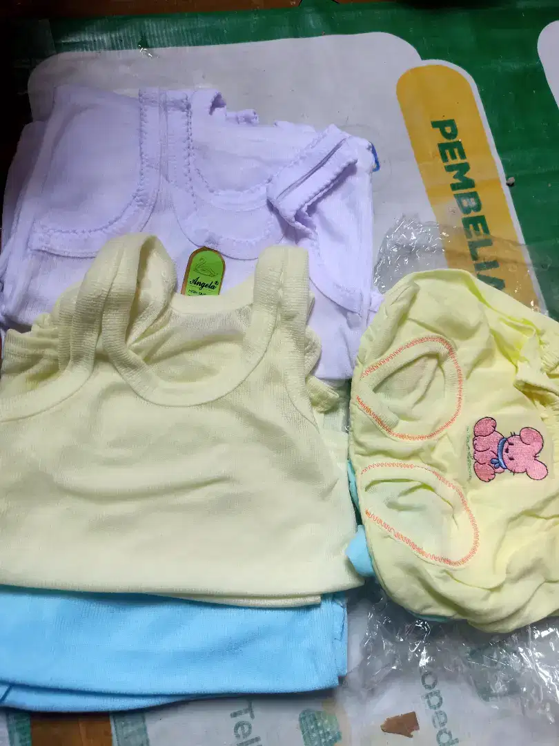 Isi 18 PC Campur Kaos dalam anak dan Celana baby