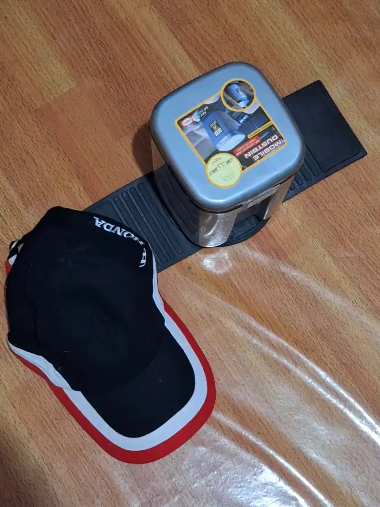 Tong sampah mobil dan topi merk honda