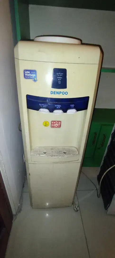 Dispenser air panas dan dingin