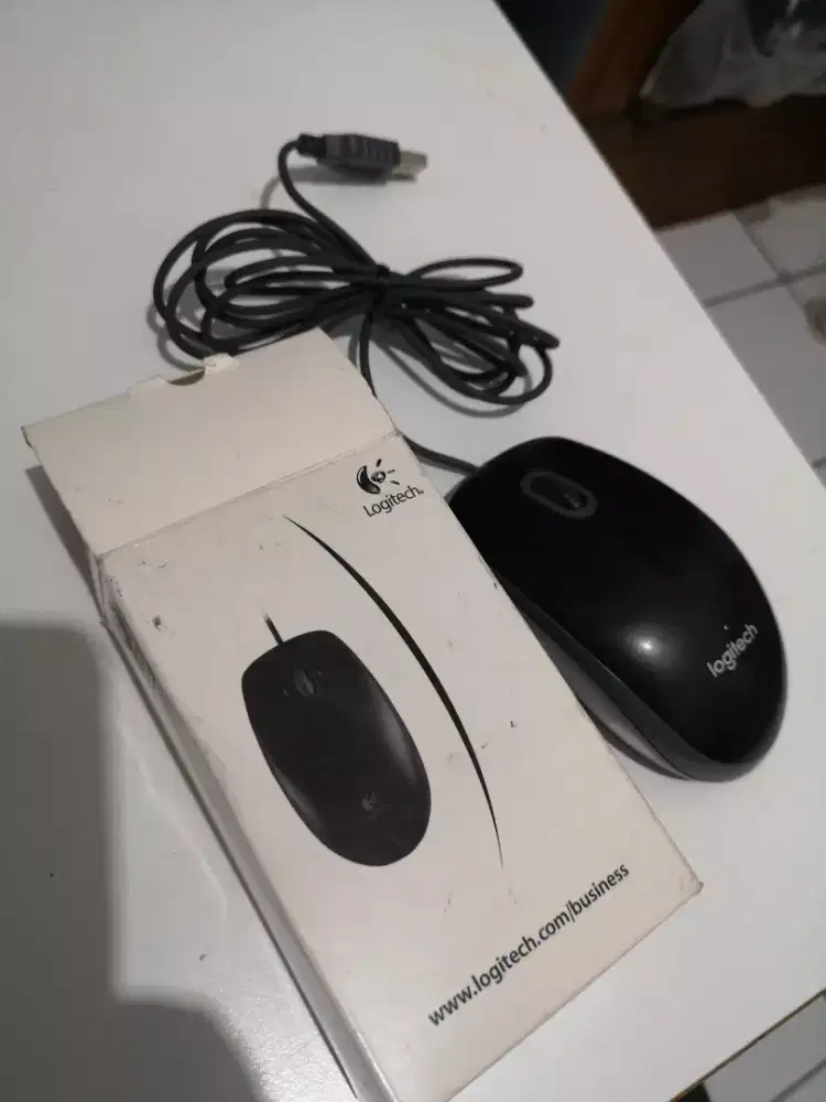 Mouse merek Logitech