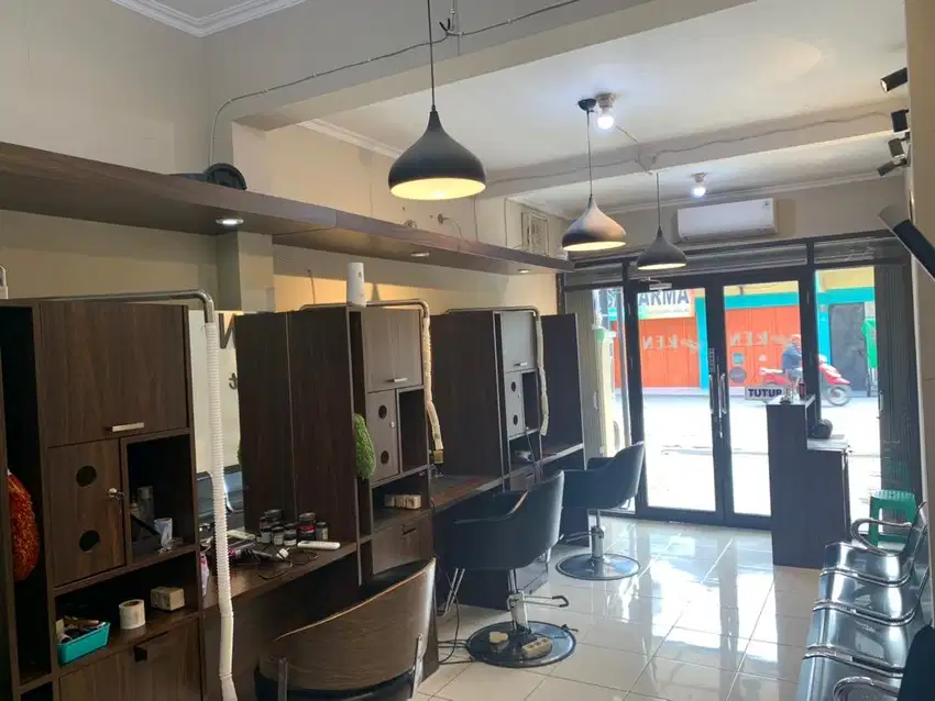 Stylist barber berpengalaman minimal 2 tahun