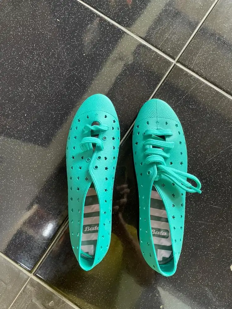 Bata shoes biru baru