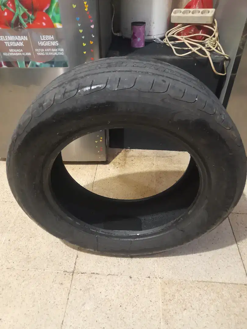 Ban bekas kondisi sobek samping uk 215/60-17