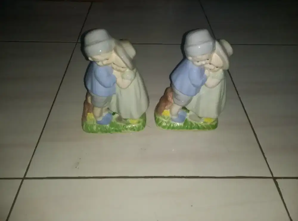 Jual Hiasan Meja/Lemari Antik Bahan Porselen Mulus Barang Simpanan