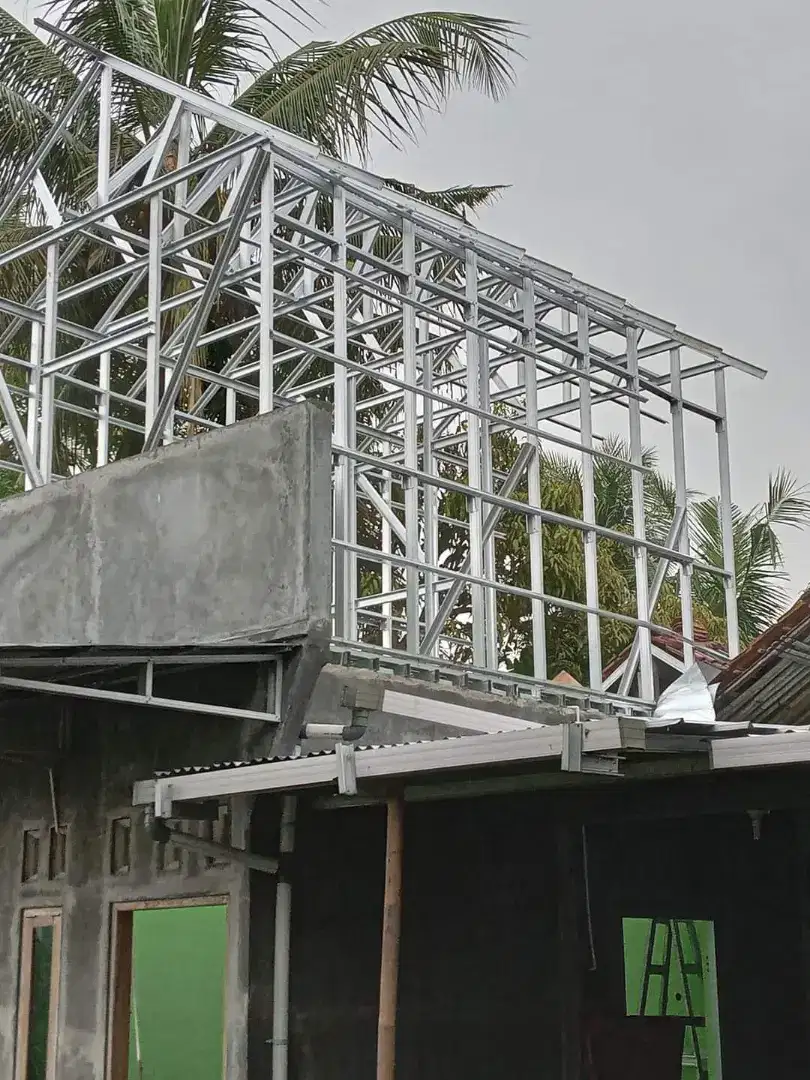 Ahli pasang rangka atap baja ringan