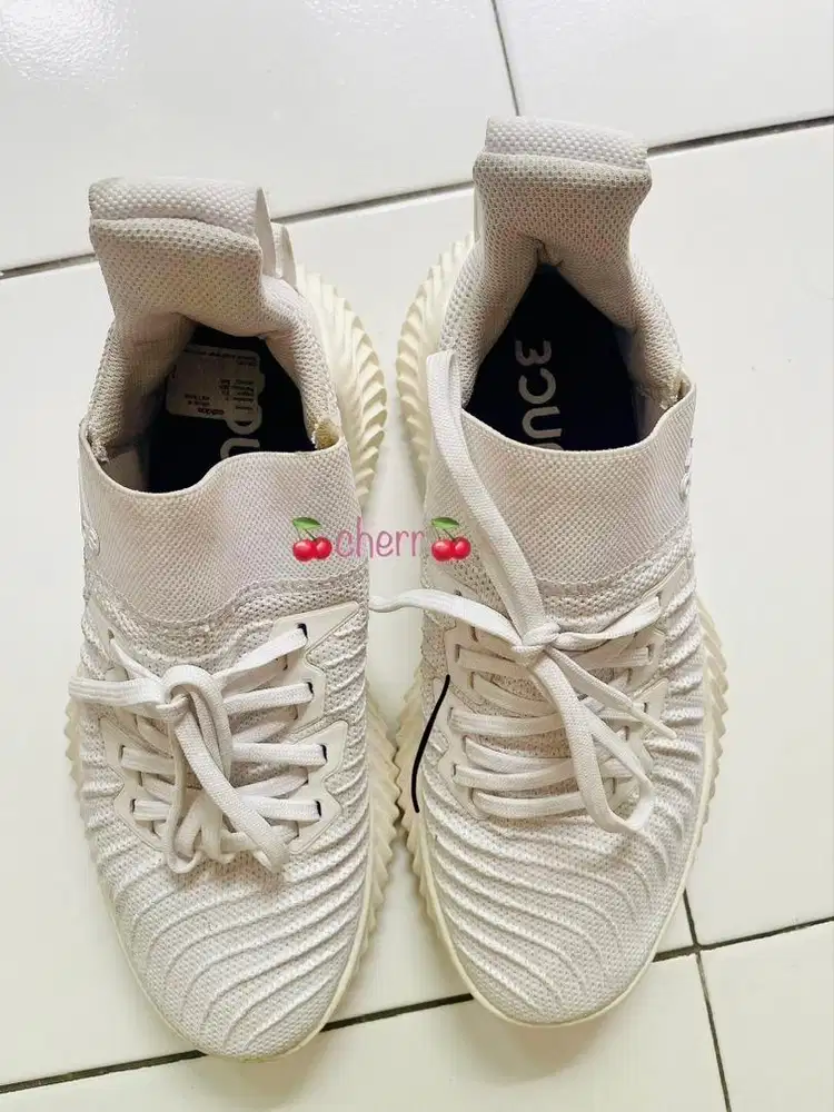 Sepatu sneakers adidas alphabounce 38,5