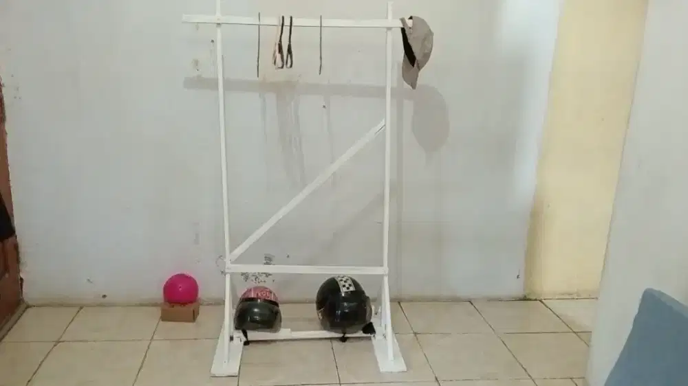 Tempat gantungan pakaian