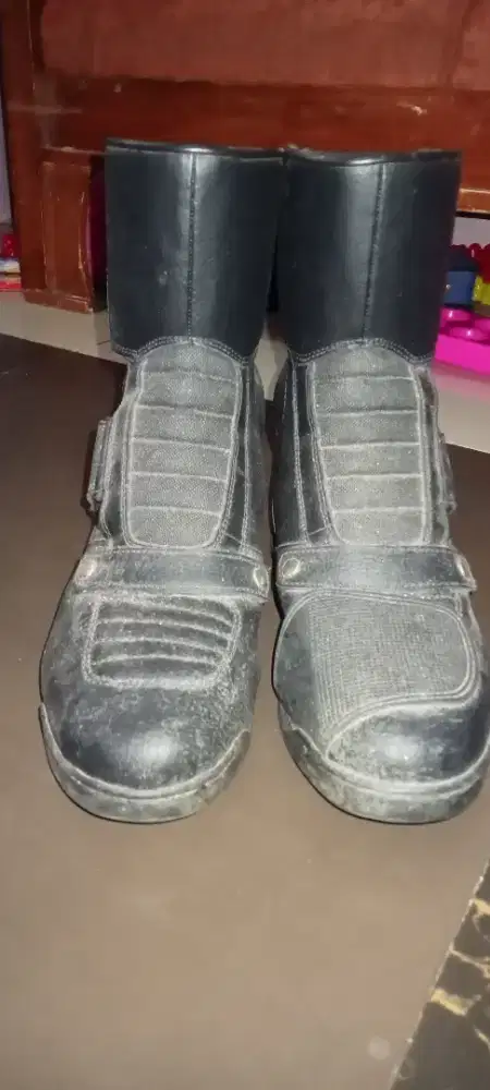 Sepatu Touring Tomkins