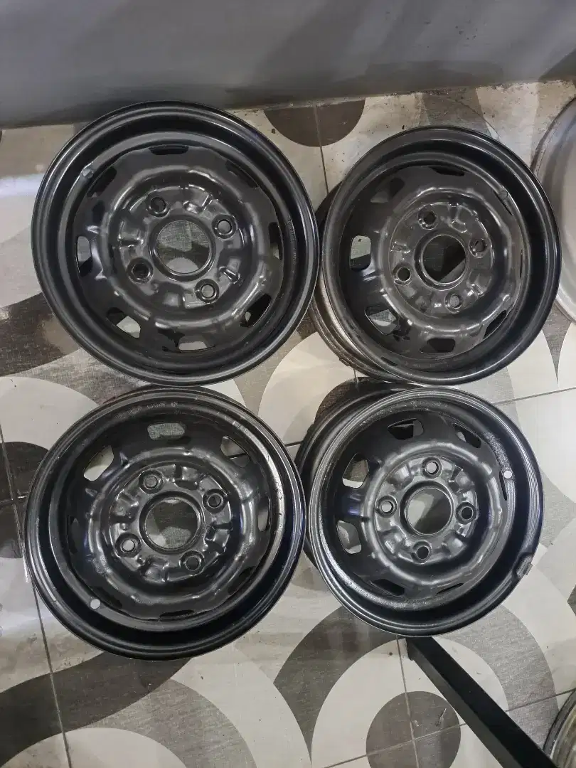 Velg R12 pcd 4x114 ada 4bj mulus siap tubles