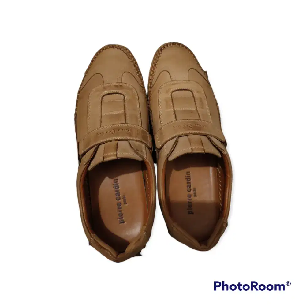 Sepatu kasual Pierre Cardin