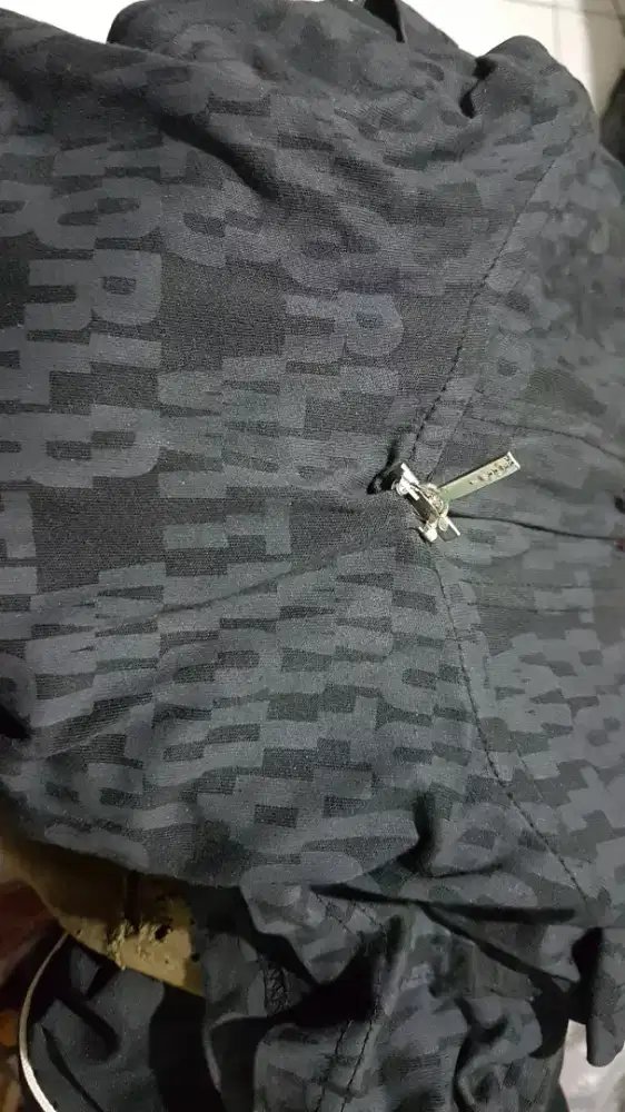 Uniqlo t shirt kaos oakley hitam gundam