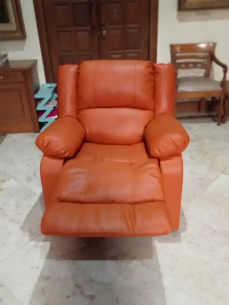 Reparasi sofa melayani ganti bahan kain/kulit