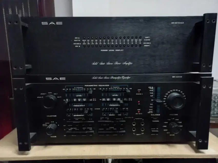 Pre Amplifier SAE 2100 & Power Amplifier SAE 2200