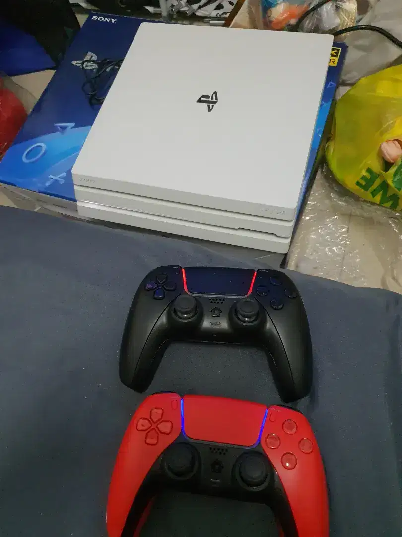 Dijual cepat ps 4 pro 1TB 4k HDR Full Game Gransi msin msih smpe bln 6