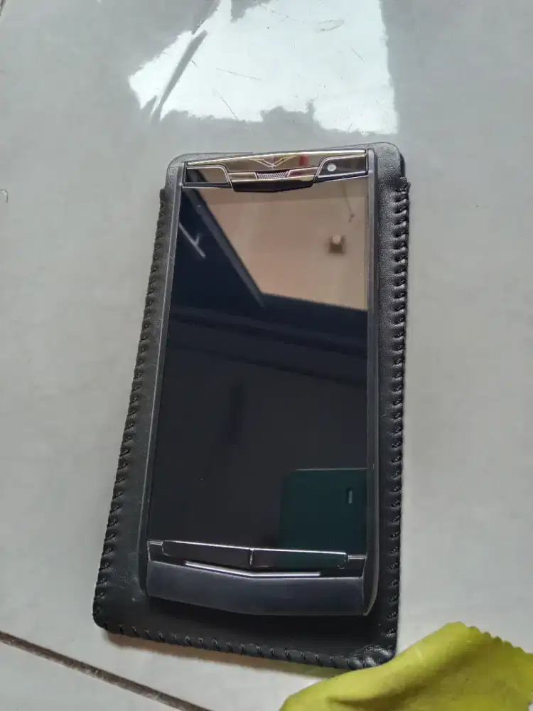 Vertu the new signature touch