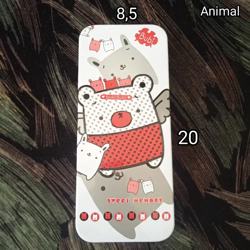 Kotak pensil besi anak-anak