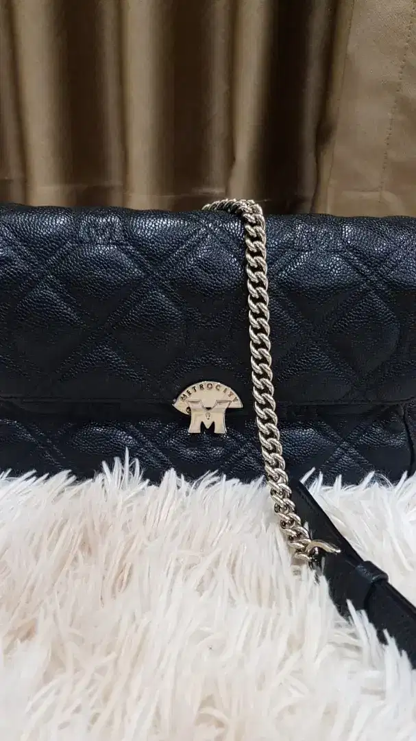 Tas Metro City 100% authentic