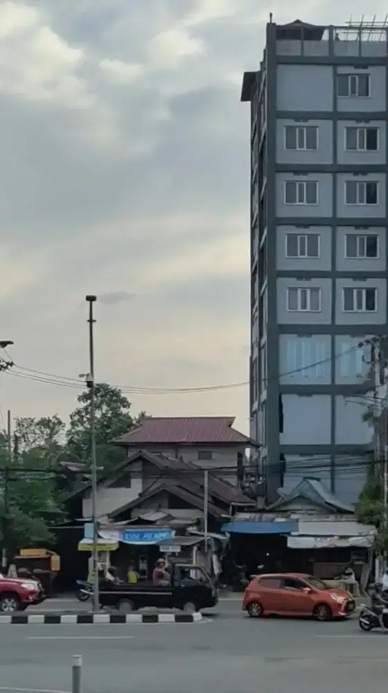 Rumah pinggir jalan utama