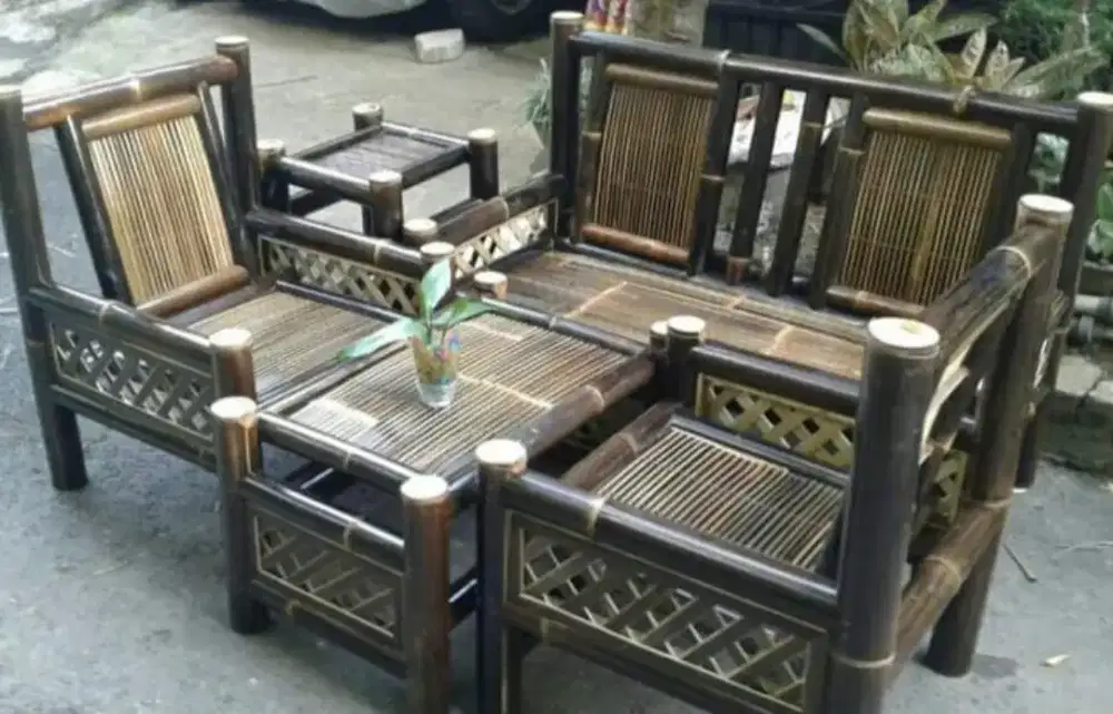 JuaL kursi bambu hitam