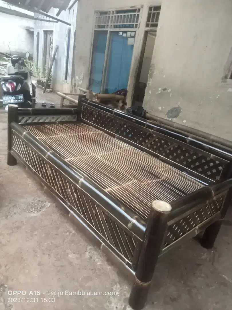 JuaL kursi bambu hitam asLi
