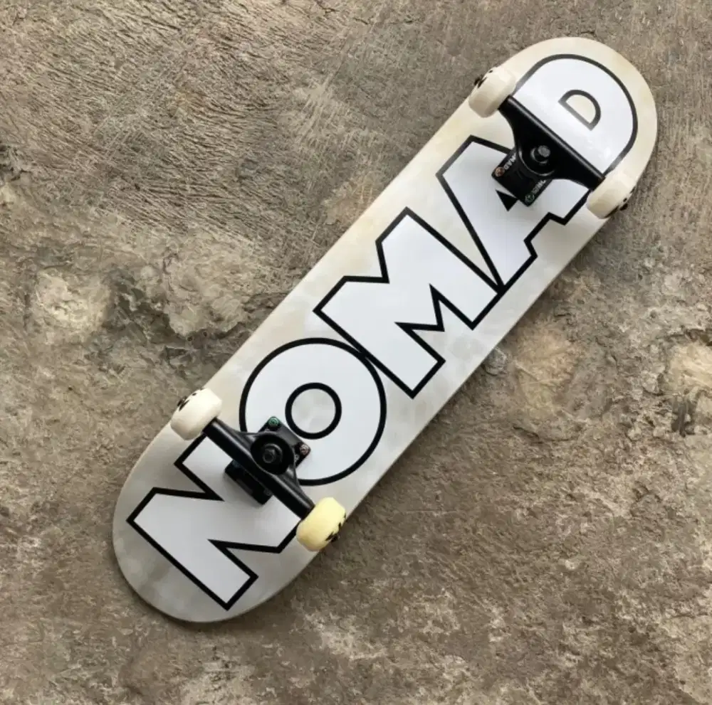 Skateboard fullset nomad font 8.0