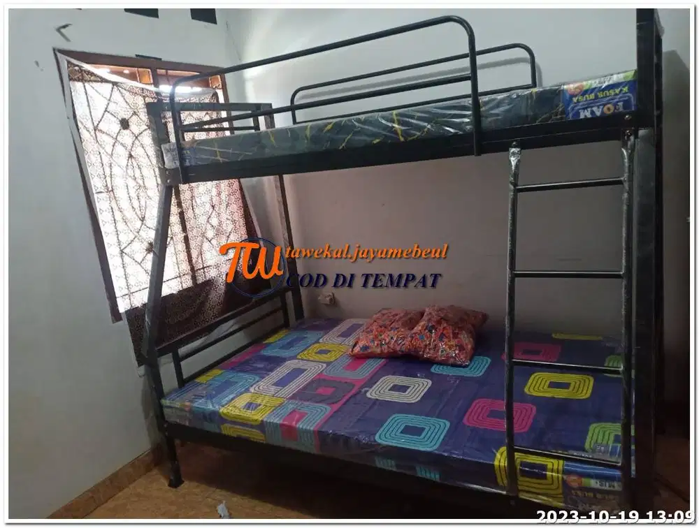 set ranjang besi tingkat dan kasur busa royal foam garansi 10 thn