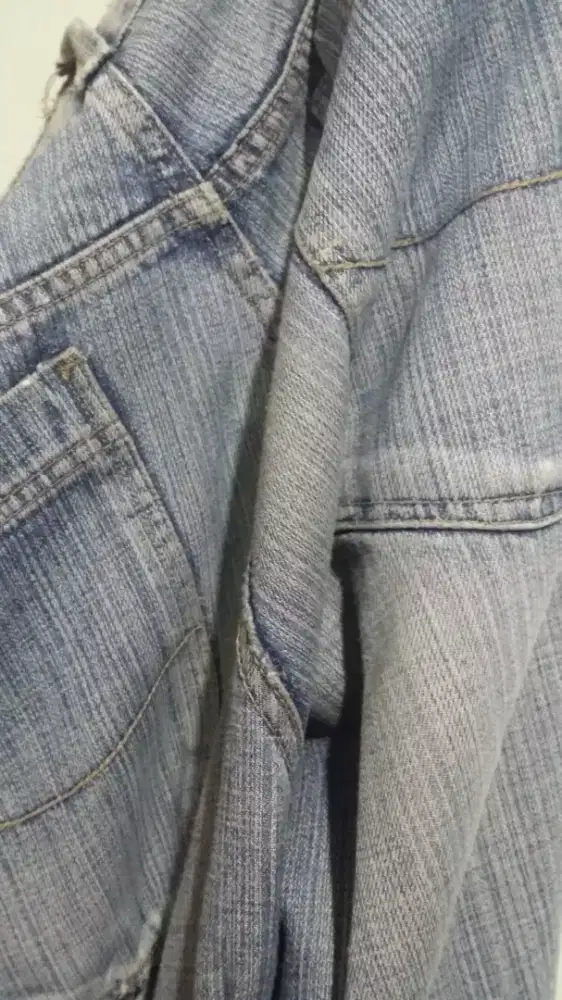 Uniqlo celana biru pokemon