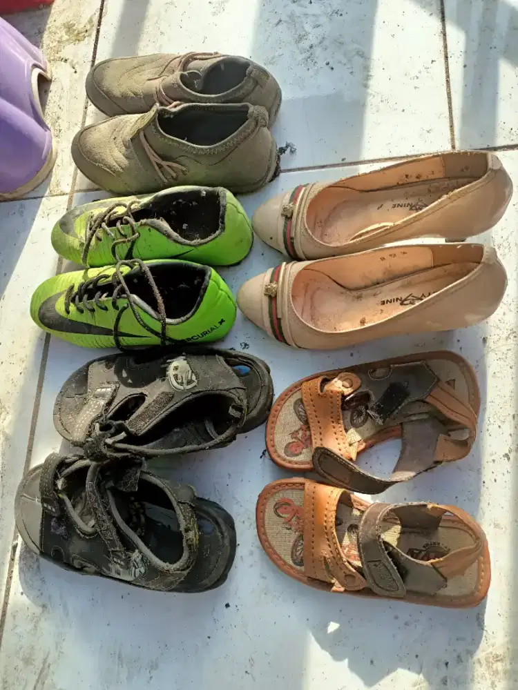 Sepatu anak kecil size 31..32 ,,,5 pasang 60 rbu