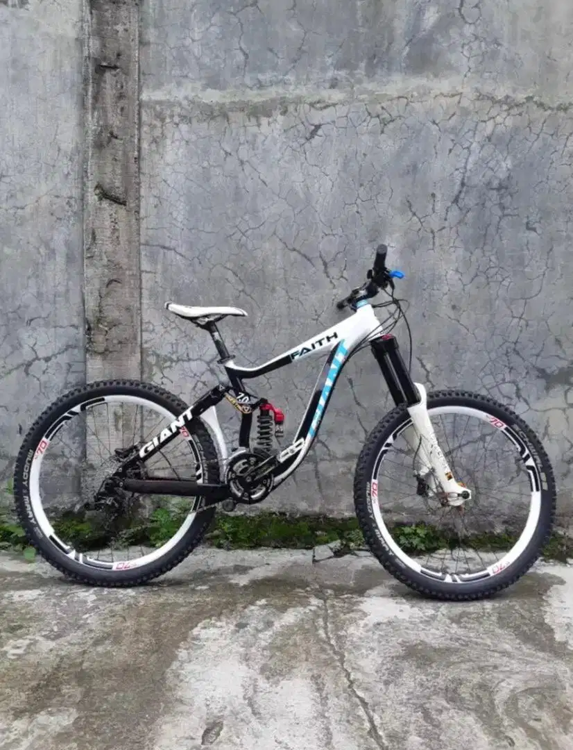 Sepeda MTB Giant Faith