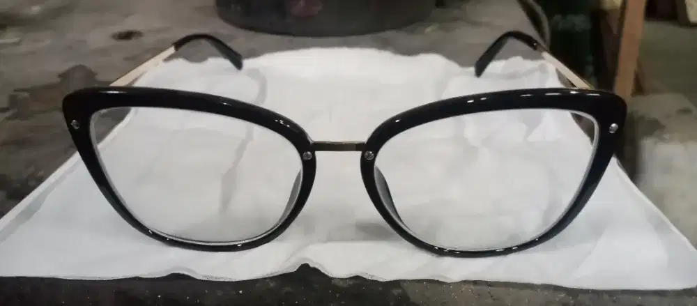 Kacamata minus wanita kualitas