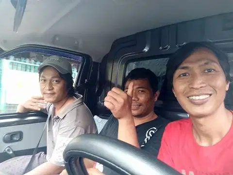 yang membantu pindahan kost / kantor pakai mobil angkutan plus tenaga