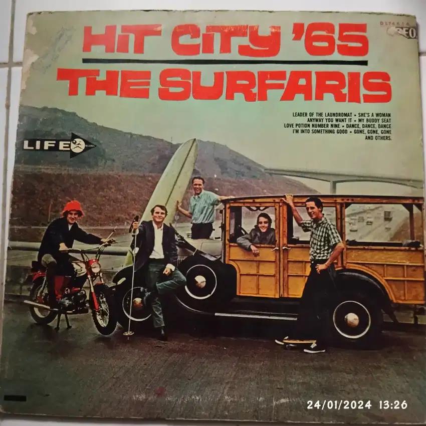 PIRINGAN HITAM VINYL THE SURFARIS Album HIT CITY '65