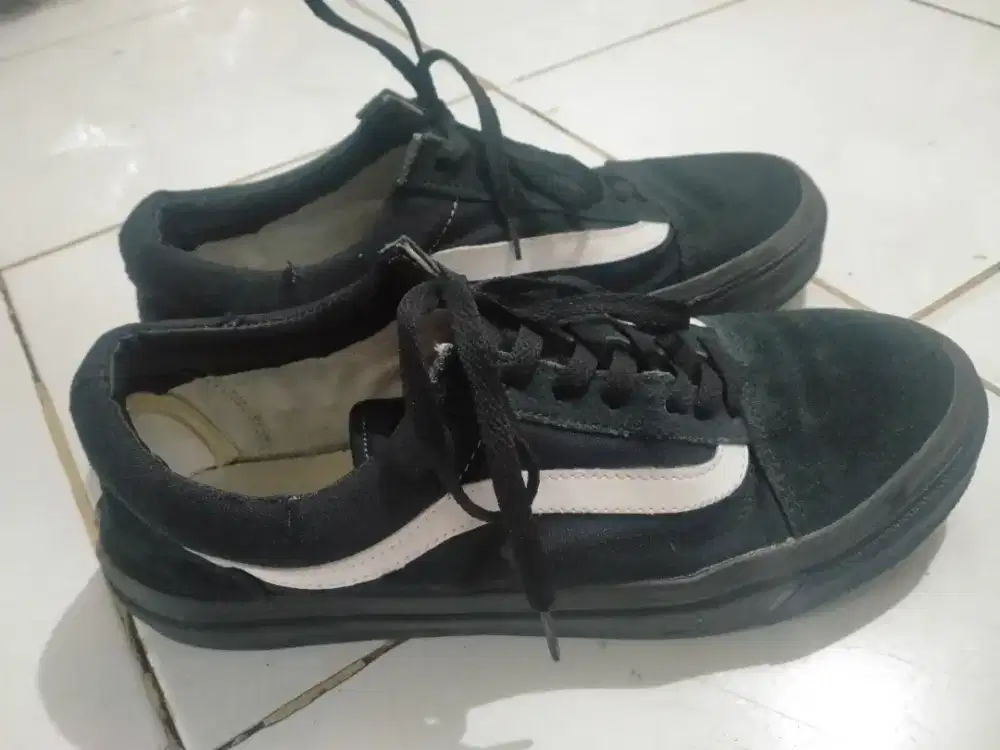 Sepatu vans all black lis putis