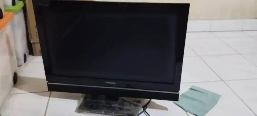 TV LCD Toshiba 24 inch (minus polarized)