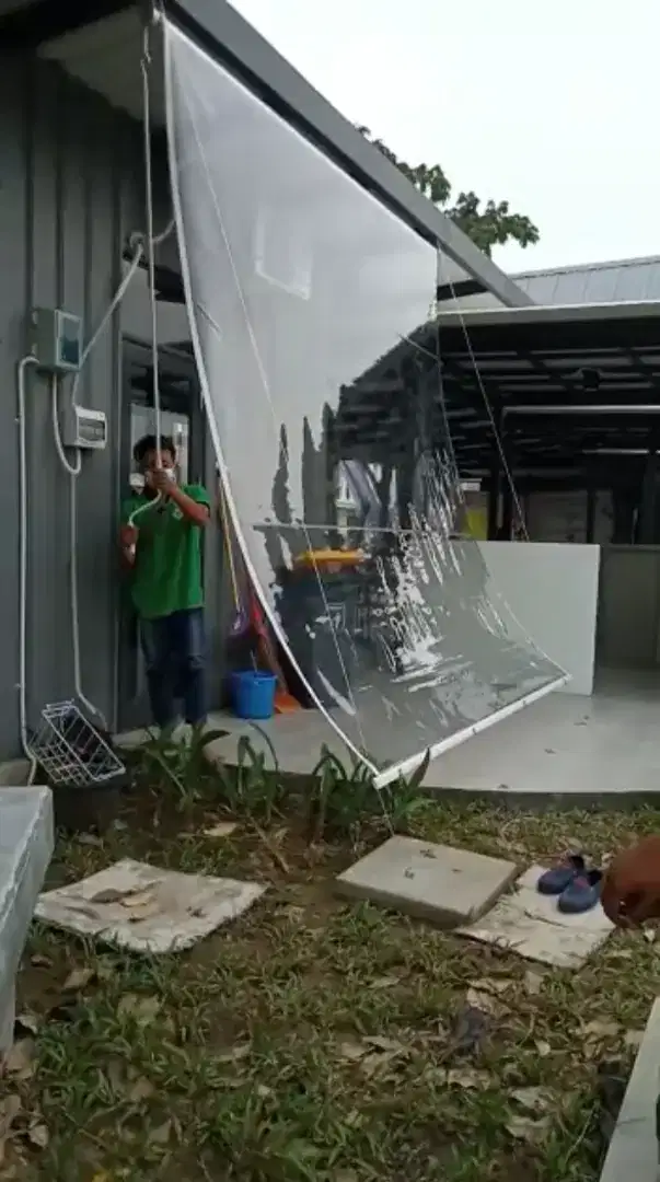 Tirai plastik bening