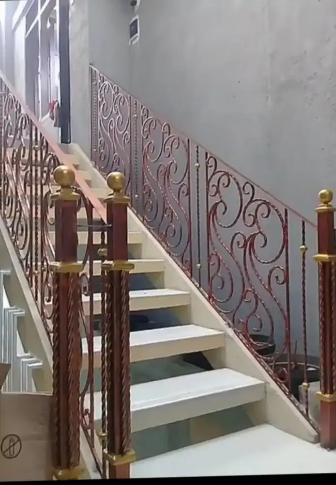 Reling tangga motip tempa