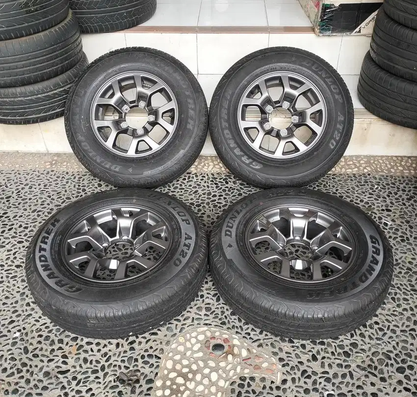 OEM Jimny JB75 R15 + Ban Masih sangat tebal. Kondisi over all LIKE NEW