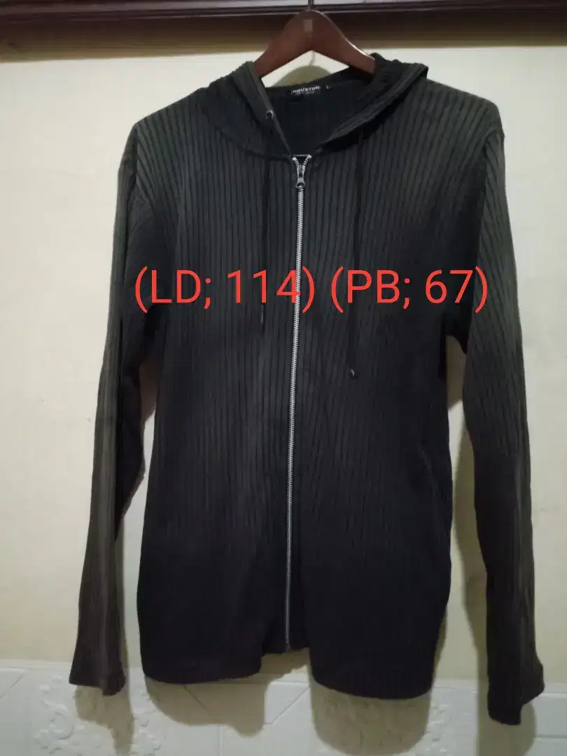 Sweater Hoodie Hitam