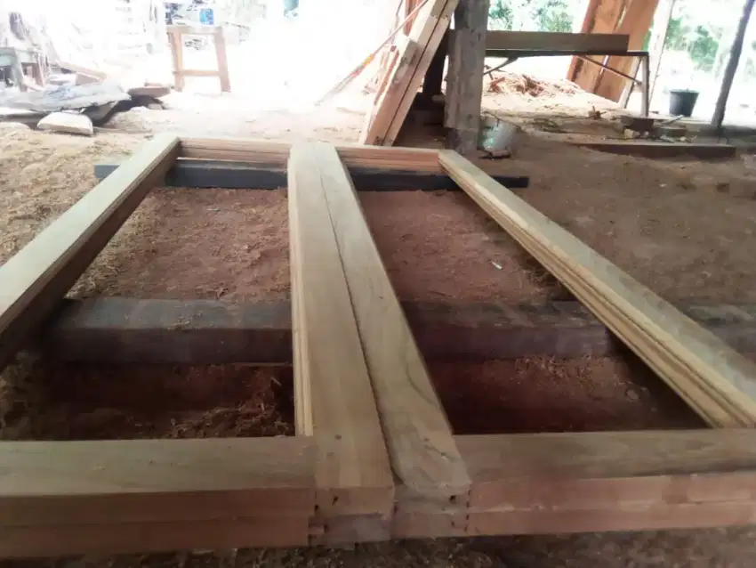 Jendela kayu jati Perhutani