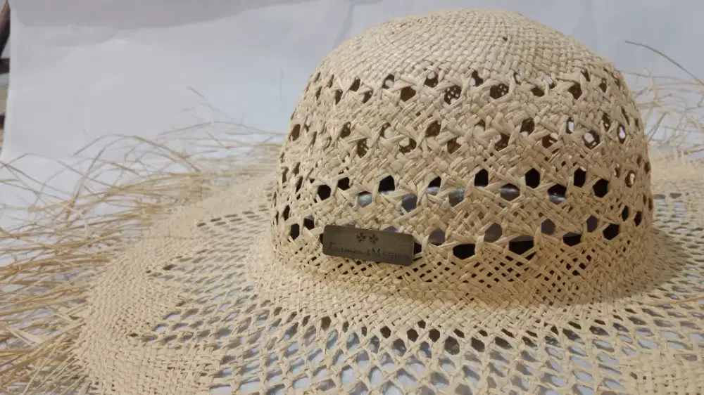 Topi Rotan Karmen & Marius