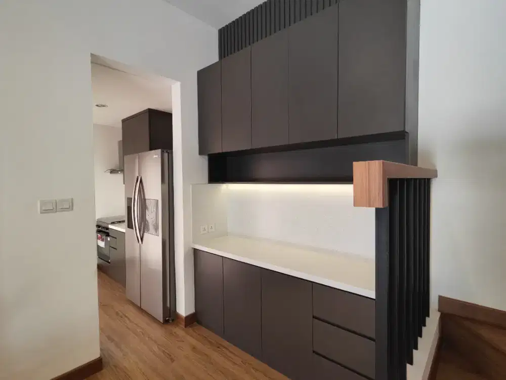 Interior modern clasic furniture kitchen set lemari molding decor