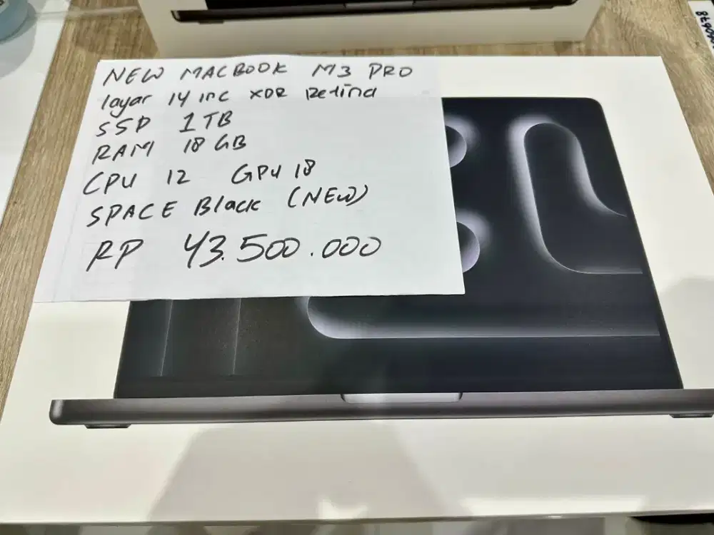 New MacBook M3 pro 14 inch 12 cpu GPU 18 ssd 1tb