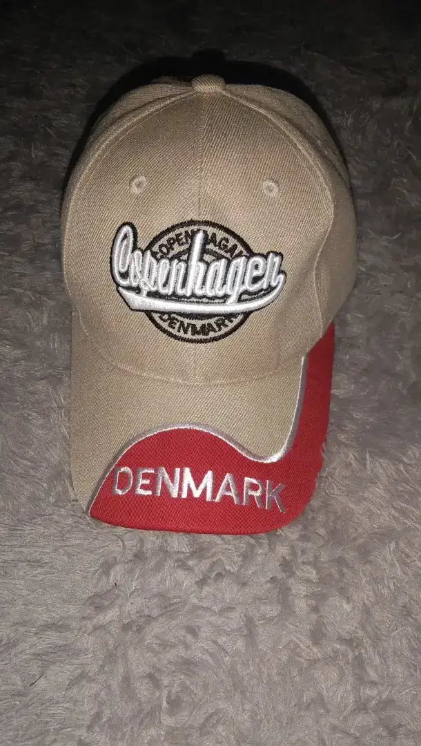 Topi asli Denmark