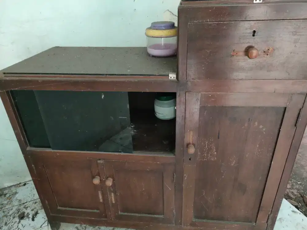 Lemari kecil kayu solid