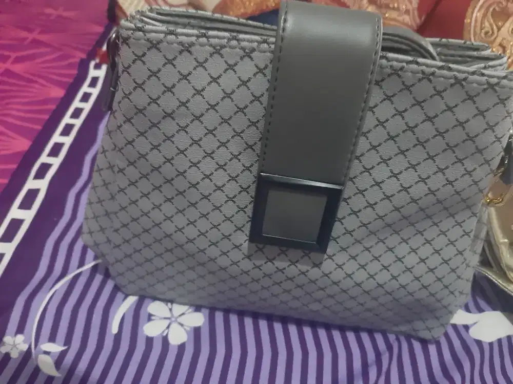 Tas tengteng perempuan