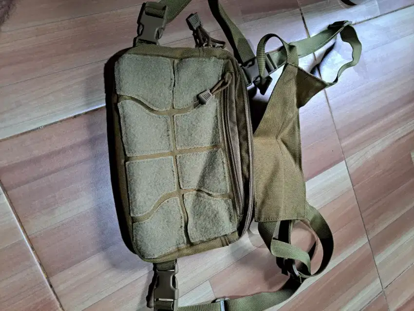 Tas dada warna hijau army