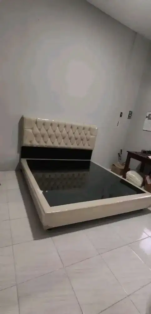 Divan sandaran minimalis modern ukuran 180x200