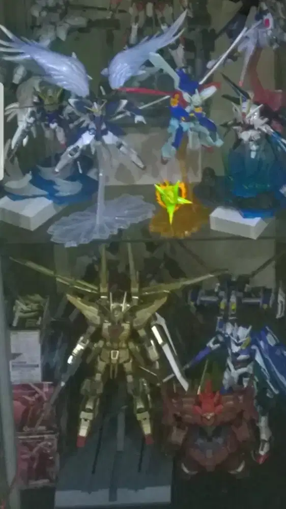 Mainan robot gundam & marvel dragon ball