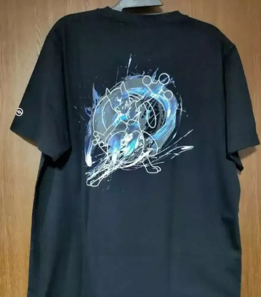 Uniqlo kaos t shirt crew neck pokemon mew to